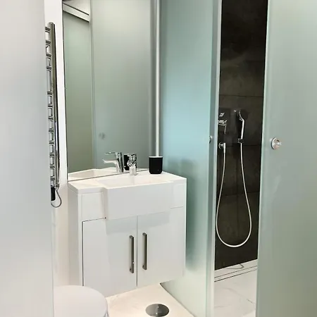 2 Ensuite Bedrooms Walk To Rossio Ac Apartment Lisbon